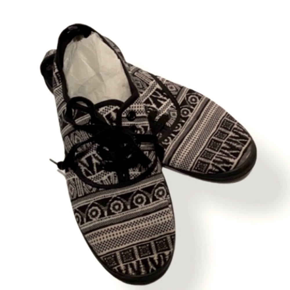 💟 2/$15 💟 Boho Sneakers!!!